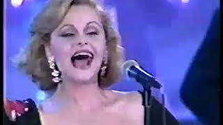 Vestida de blanco. Rocío Dúrcal