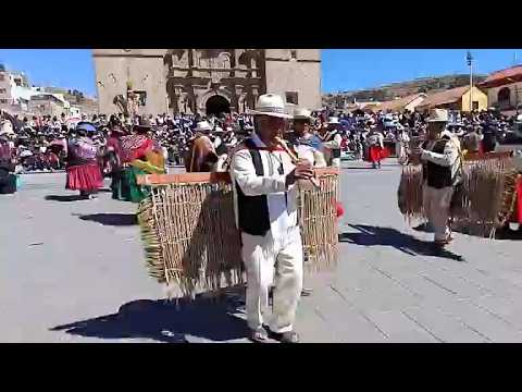 Adultos Mayores bailando Danza Chojña en la Plaza Mayor Puno 2026