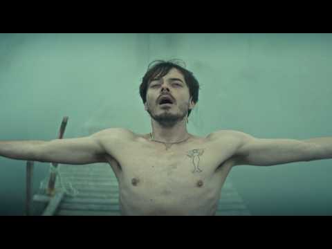 Bajo la superficie (2026) | Trailer doblado en español | Netflix