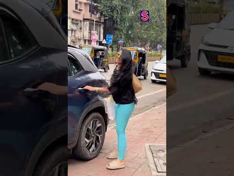 Tanishaa Mukerji strikes a pose post-workout, keeping it sporty yet stylish!