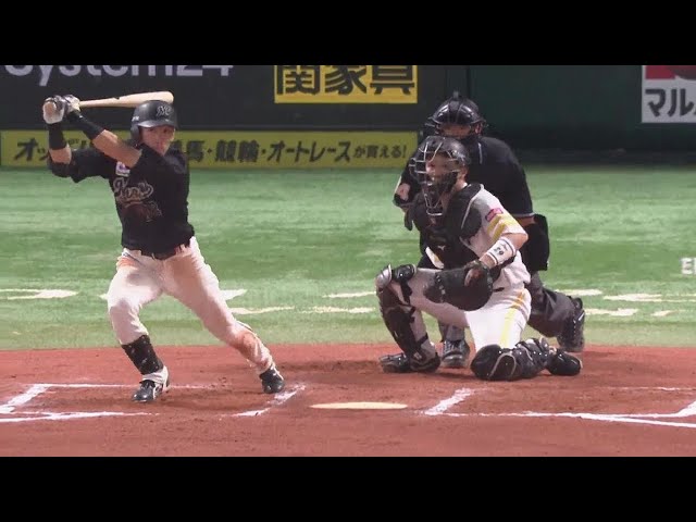 【10回表】リードオフマンの意地の一打!! マリーンズ・高部瑛斗 2点タイムリー3ベースヒットで勝ち越しに成功する!! 2022年9月23日 福岡ソフトバンクホークス 対 千葉ロッテマリーンズ