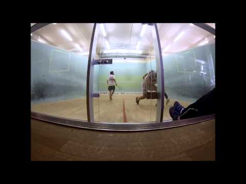 Ballwechsel des Bundesligaspiels am 08.03.2014 gegen Raphael Kandra