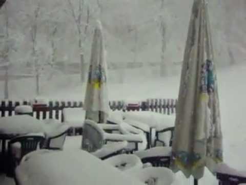 Neve copiosa in Forcora: il Natale slitta ad aprile