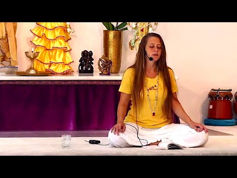 YOGA Nidra mit Varuni - Yoga Vidya Ashram Live - 13:00 Uhr 04.10.2021
