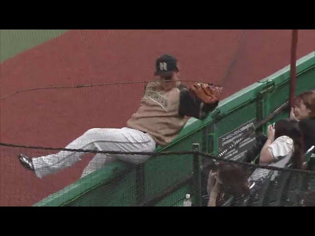 【ファーム】ファイターズ・清宮 ネット際のファウルフライをキャッチ!! 2021/7/5 L-F(ファーム)