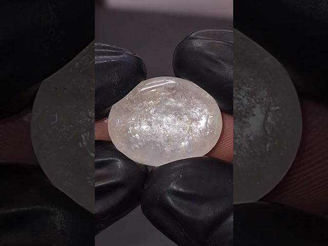 حجر روك كوارتز طبيعي حجم راهي