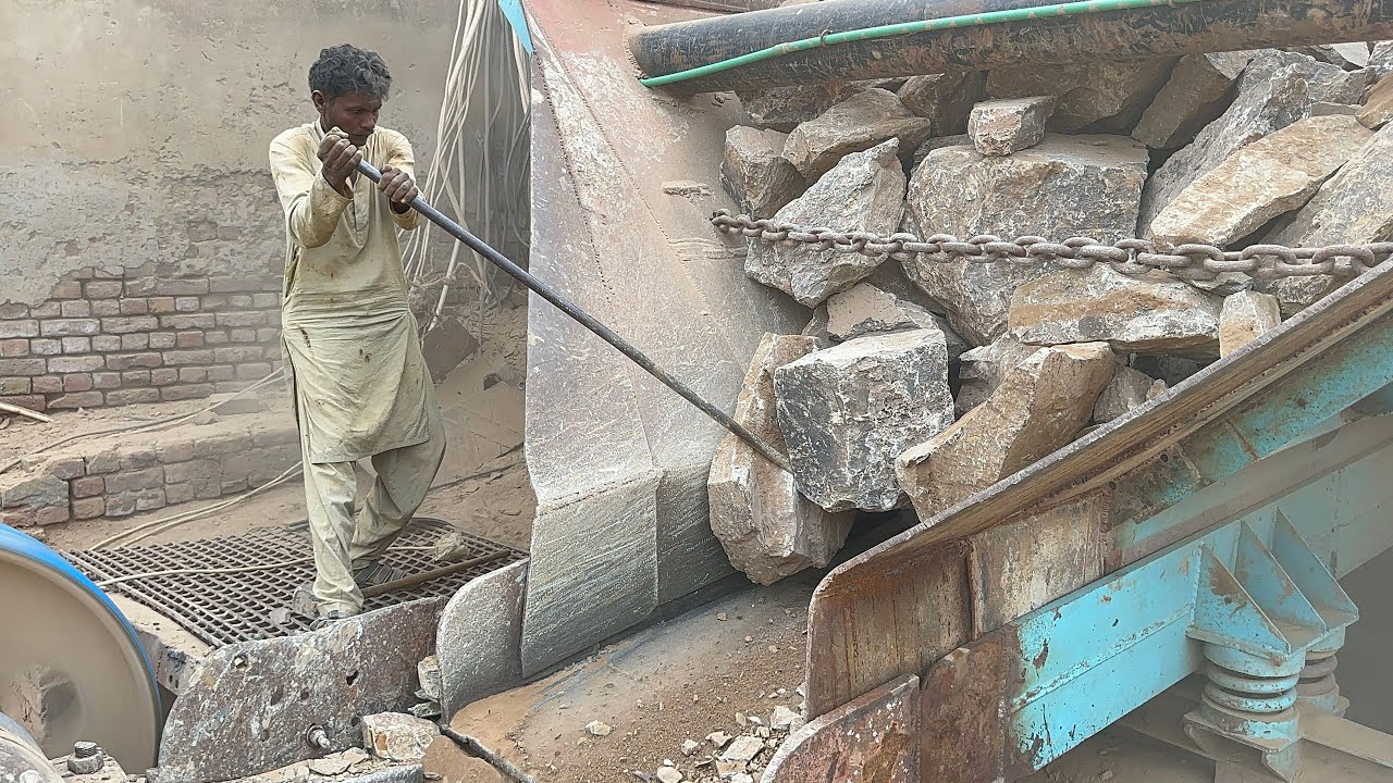 "Big Rock Crusher Machine: A Giant in Action"Big Rock Crushing: A Powerful Process"#stonecrusher