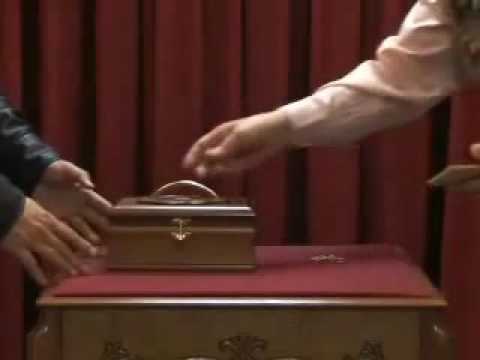 Magicians Changing Chest by Mikame