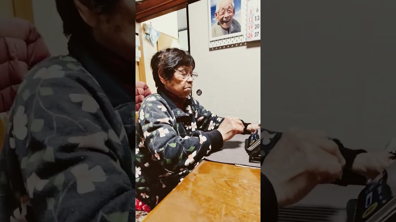 95才ユーチューブばーちゃんの寸暇を惜しんでゲーム中