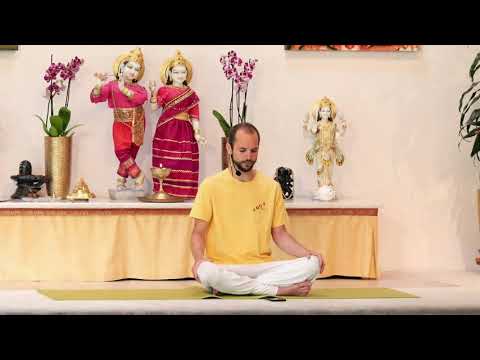 Yoga "Mittelstufe" muskelkräftigend  - Yoga Vidya Live - 09:15 Uhr 03.08.2021