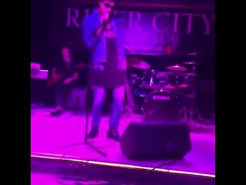 Ari De Leo Bad Habits {Maxwell Cover} Live @ River City Blues Club