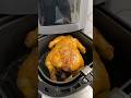Pollo entero en la Airfryer ¡A tope con la freidora de aire y este pollo asado jugoso y fácil!