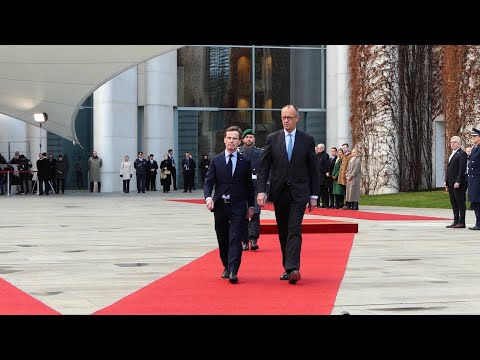 Militärische Ehren - Schwedens Ministerpräsident Ulf Kristersson