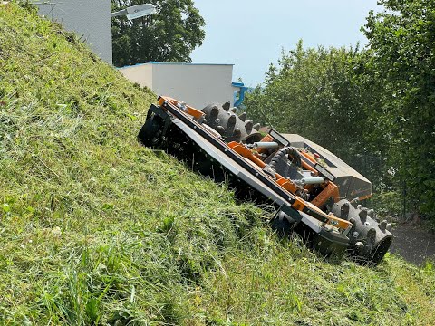 Efficient and safe way to mow a water reservoir with Raymo