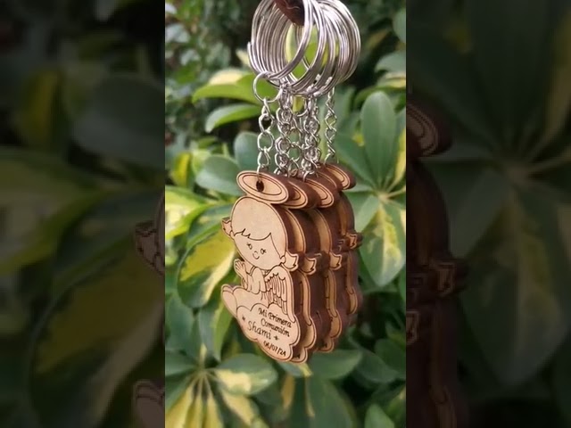 Vídeo relacionado con YUZNA 12 bolsas, 12 tarjetas y 12 llaveros cruzados, diseño religioso con versículos bíblicos y flores, reutilizable de lino, ideal para comunión, regalo de cumpleaños y eventos religiosos.
