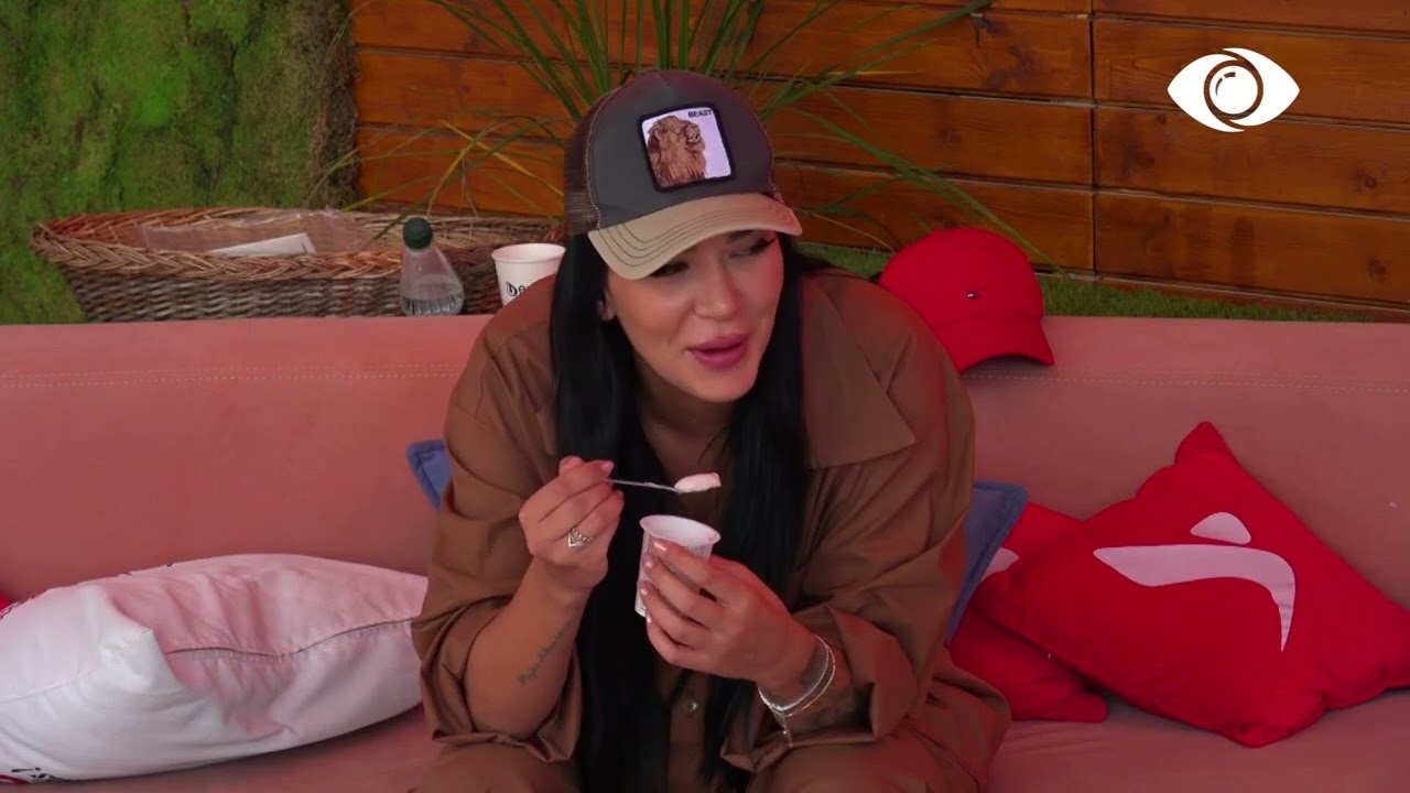 Më vjen keq/ Efi-Kristit: Jam munduar të flas me ty, s'më ke dhënë hapësirë