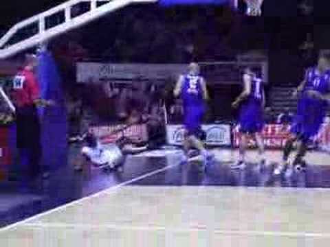 31 11-12-07 BCO-Athene - Jerry Green met opnieuw een flitsen