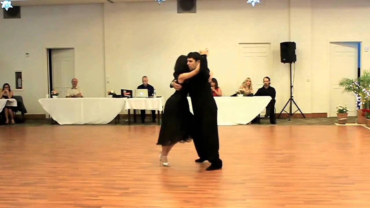 Pablo Rodriguez y Eva Garlez interpretan Solamente ella