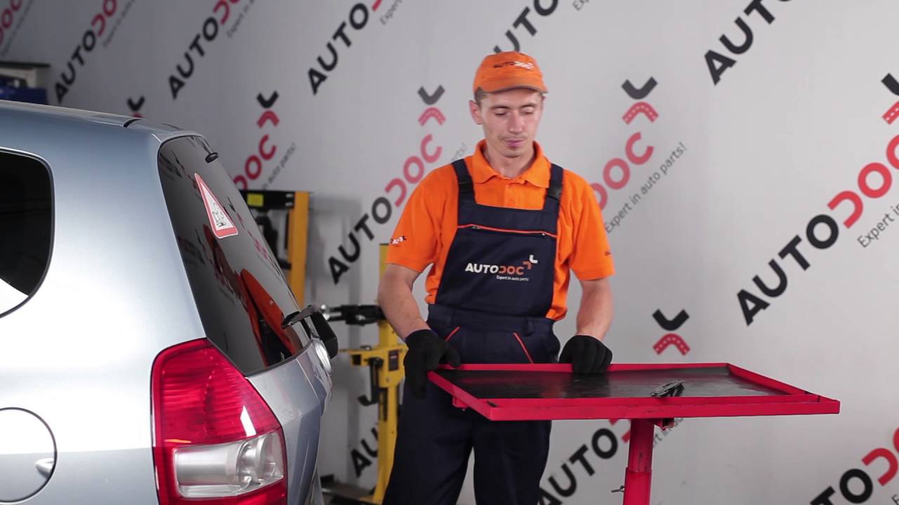 Jak vyměnit zadní stírací lišty na Honda Jazz GD – návod k výměně