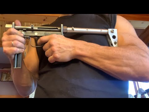 URU SUBMACHINE GUN NON-FIRING DUMMY:  details  2