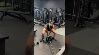 SENTADILLA SUMO BARRA APOYADA EN EL SUELO