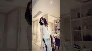 Sister is her own queen and doesn_t need a man