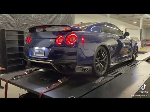 Nissan GTR shoots some flames on RaceMod’s dyno