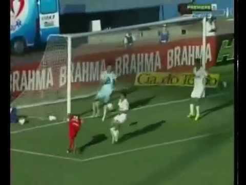 Victor Ferraz - Lateral Direito 2011-2012