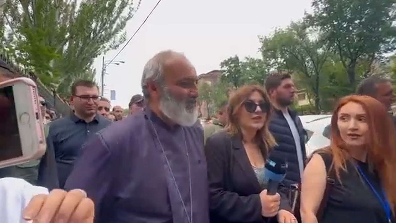 Մտնում ենք ԱԺ սուրճ խմելու. Բագրատ Սրբազան
