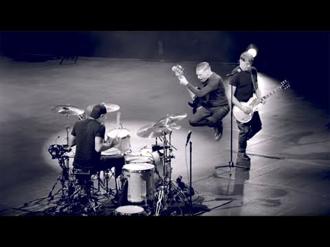 Videoclip de I Ain't Worth Shit Without You — Bryan Adams
