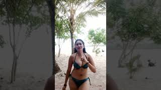bikini TikTok be like...