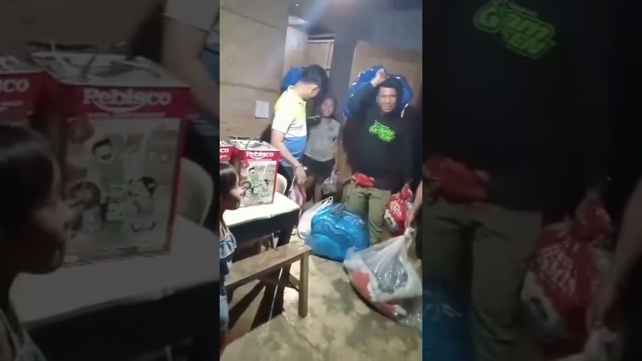 Putar video UGALI NG MGA BISAYA KAPAG NAKAUWI GALING MAYNILA/NONOY MIX VLOG sekarang UGALI NG MGA BISAYA KAPAG NAKAUWI GALING MAYNILA/NONOY MIX VLOG