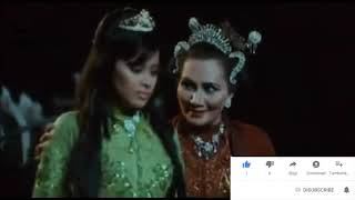 Download lagu Suzzanna - Bernafas Dalam Kubur mp3