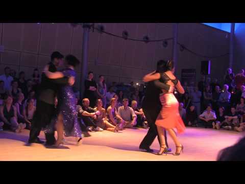Ariadna, Fernando , Roxana et Sebastian sur une  milonga de Solo Tango Orquesta