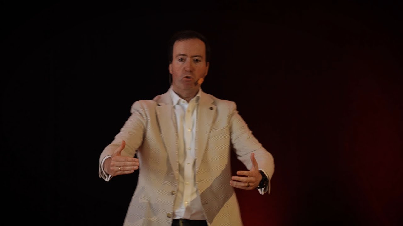 Huir de la zona de confort | Javier Cavada | TEDxJardines de Pereda