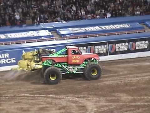 Monster Jam World Finals 2010 Encore The Anderson Boys (3 Grave Diggers!)