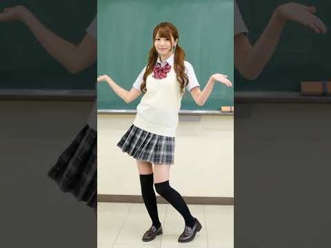 ツインテール×ニーソ×制服の女の子