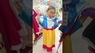 Download lagu Mom and Dad Bought Ara's Beautiful Friend Eid Clothes. Ara and Grandpa Helped Choose Princess Clo... mp3