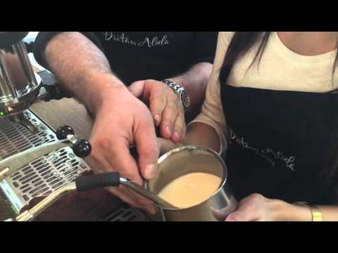 メディヤのバリスタトレーニング (Barista Training with Medya)