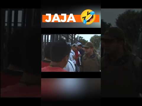 ¡Crack! HINCHA SIMIO de COLO COLO recibe MERECIDO CARIÑITO de CARABINEROS antes de entrar a estadio