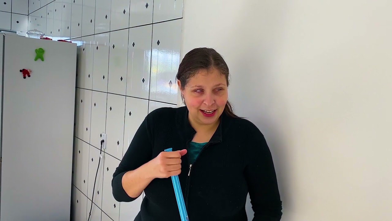 Como uma pessoa cega varre a casa?