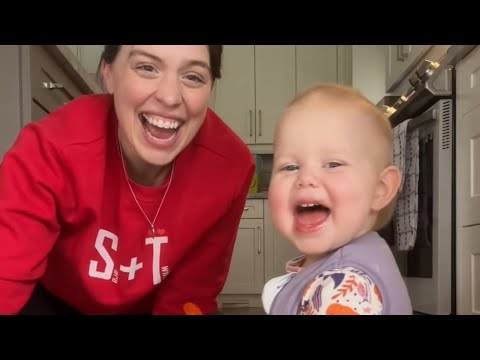 Emby: “lollipoppie please” 🍭🥰 Those candy craving can hit at any time!!😋