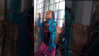 Download lagu . দেখুন পাগলা গাড়তে পাগলির কণ্ঠে সুমধুর গান..jodi arek jonom ami pai go.. mp3