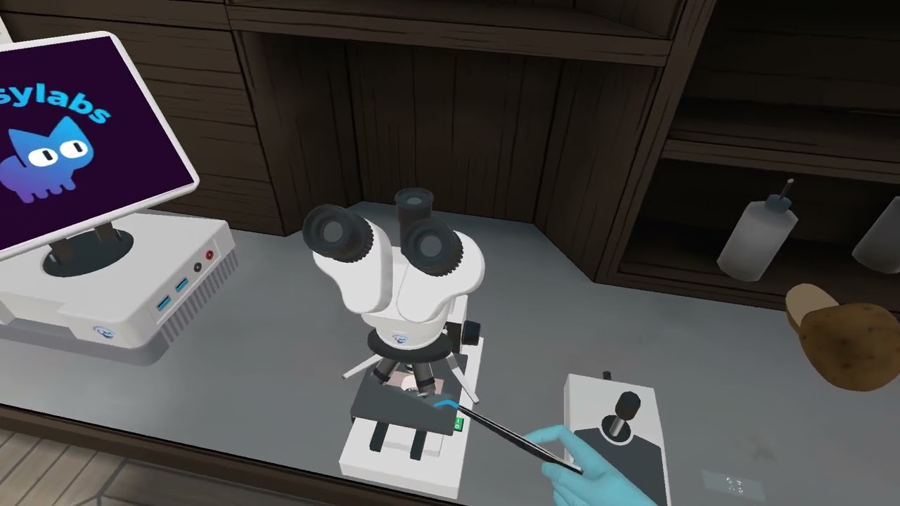 Estudiantes explorando un laboratorio de ciencias virtual con visores VR en un aula del Reino Unido