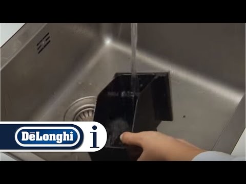 Magnifica S | How to clean the pre-ground coffee funnel of your coffee machine