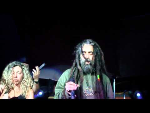 Johnny Dread & R2B - Coming Up (Live)