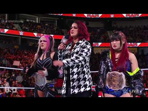 Becky Lynch confronts Bayley - WWE RAW 1/2/2023