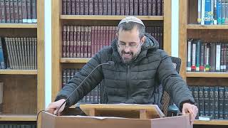 ארבעה מפתחות לשינוי האישיות: המהפכה של בן זומא | אבות ד, א | הרב ערן ישועה (ישיבת מכון מאיר) - התמונה מוצגת ישירות מתוך אתר האינטרנט יוטיוב. זכויות היוצרים בתמונה שייכות ליוצרה. קישור קרדיט למקור התוכן נמצא בתוך דף הסרטון