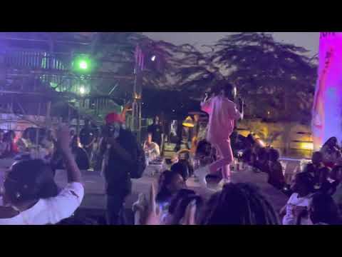 Emiliano Lázaro Ao vivo no  Club S, Show  de Miguel Buila