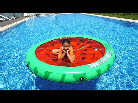 Öykü and Masal Pretend Play in Pool - funny kids video